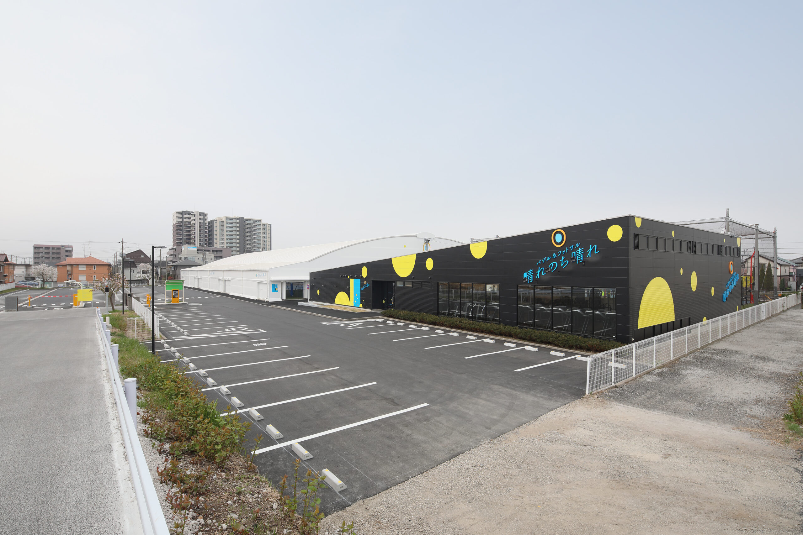 JR浜野駅から徒歩3分の立地です。電車でも通うことができます。